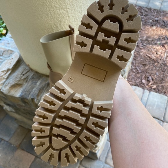 Lestrosa Italian leather short combat bootie beige shoes size 7.5 - Picture 10 of 12